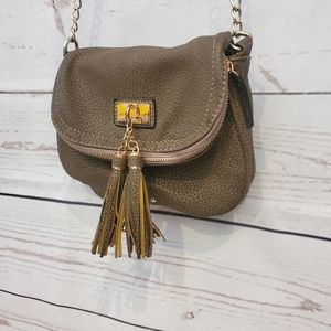 Basic Sling Crossbody Bag in Green